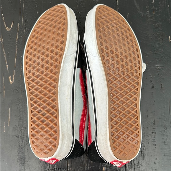 Vans Black and Red Low-Top Sneakers Women’s Sz 8.5, Men’s Sz 7 - Picture 6 of 8
